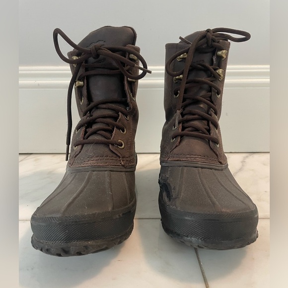 UGG, men’s 9, brown leather and black rubber duck boots, flawed - Picture 2 of 10